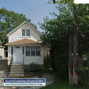 Cozy 3 Bedroom Downtown With Complimentary Breakfast Delivered Daily To The Holiday home